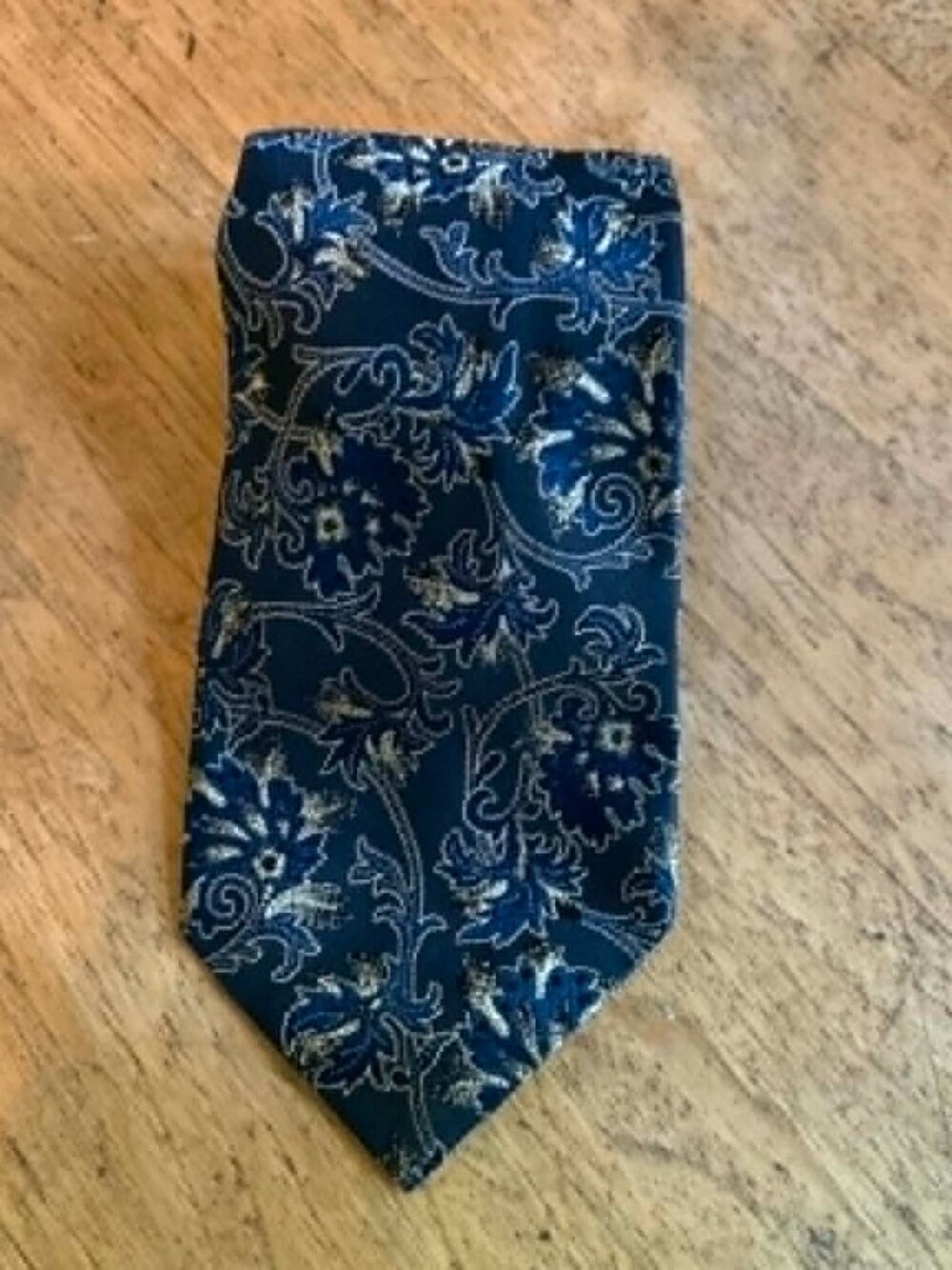 Lanvin Paris 100% pure Silk Necktie. 56 Inches